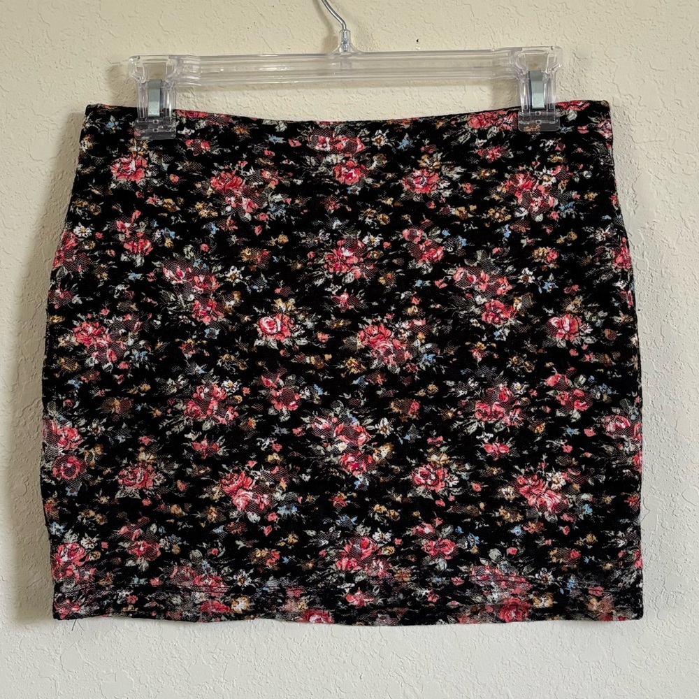 Floral Lace Skirt. Size M.